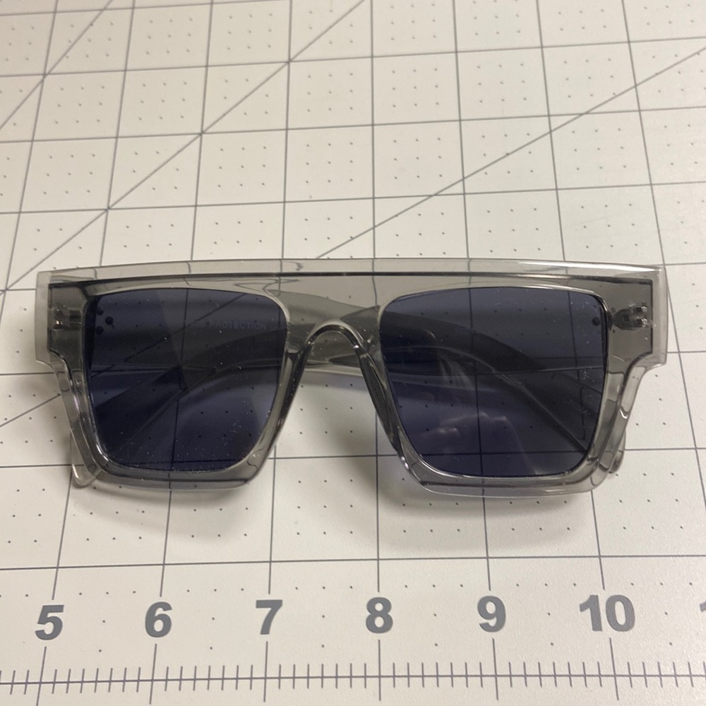 Retro Clear Block Plastic Sunglass